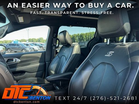 Used 2025 Chrysler Pacifica Limited FWD image 9