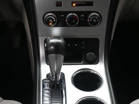Used 2010 GMC Acadia SLE FWD image 22