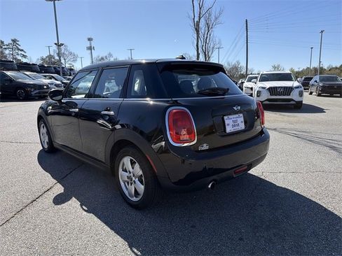 Used 2017 MINI Cooper 4-Door Hardtop image 5