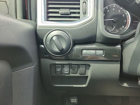 Used 2021 Nissan Titan SV w/ SV Convenience Package image 14