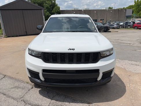 Used 2023 Jeep Grand Cherokee L Laredo AWD/4WD image 2
