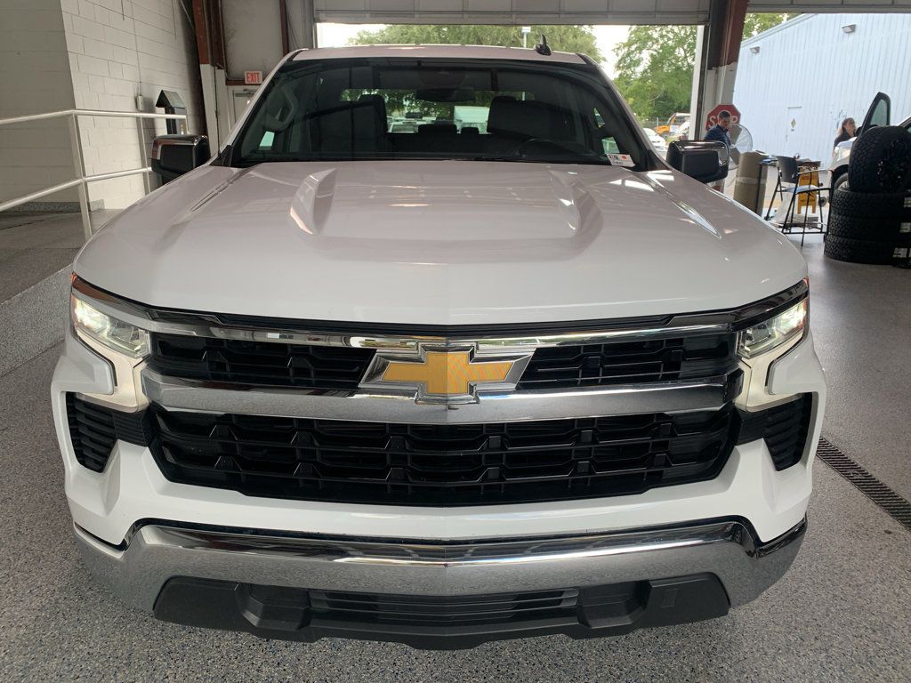 Used 2025 Chevrolet Silverado 1500 LT RWD image 2