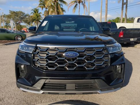 Used 2025 Ford Explorer Platinum image 3