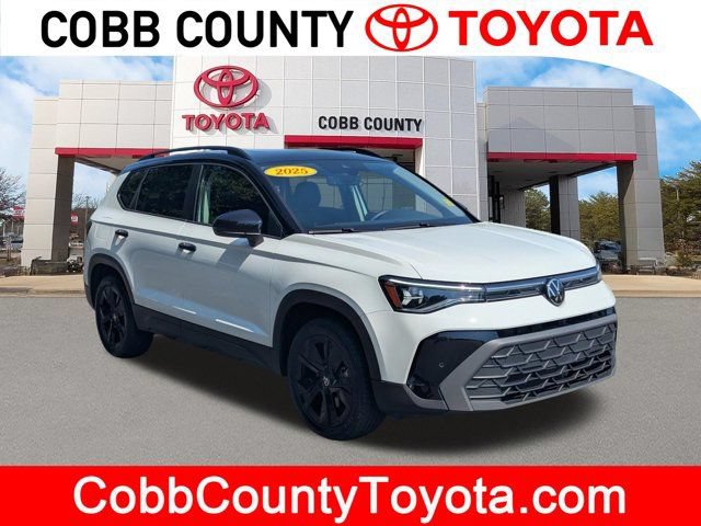 Used 2025 Volkswagen Taos SE FWD image 1