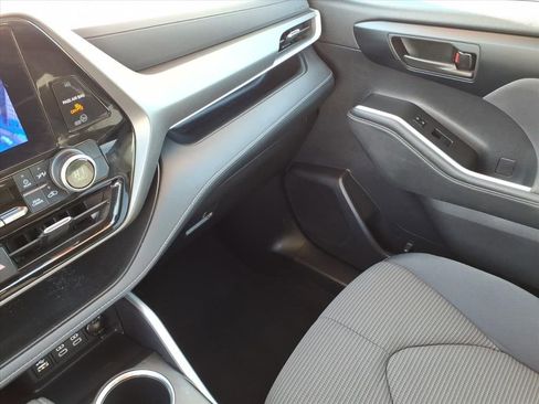 Used 2023 Toyota Highlander L image 26