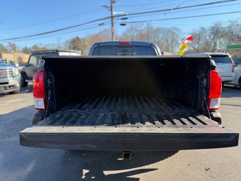 Used 2017 Toyota Tacoma 2WD Access Cab image 19