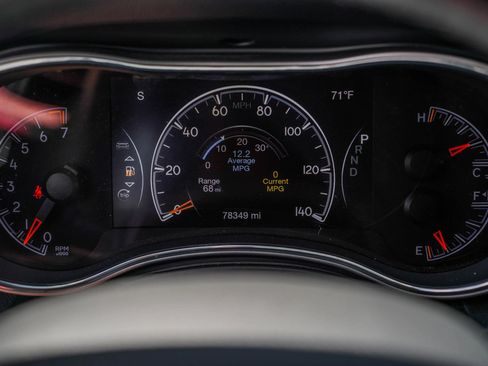 Used 2020 Jeep Grand Cherokee Altitude AWD/4WD image 15