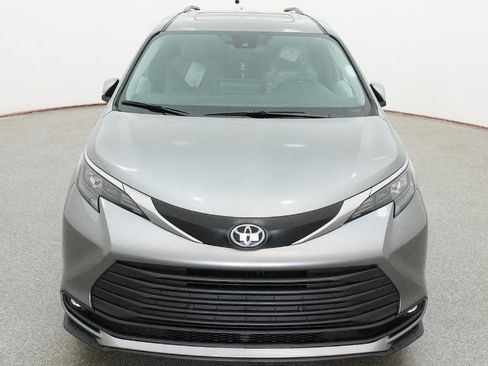 New 2026 Toyota Sienna XLE FWD image 2