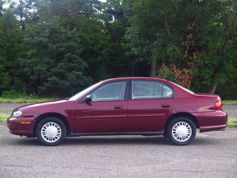 Used 2001 Chevrolet Malibu V6 FWD image 2