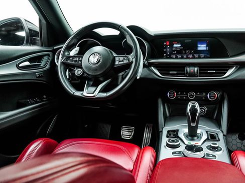 Used 2023 Alfa Romeo Stelvio Veloce image 23