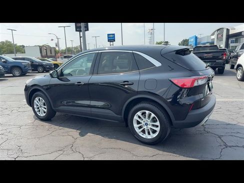 Used 2020 Ford Escape SE image 6
