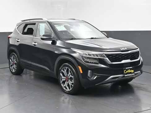 Used 2023 Kia Seltos SX w/ SX Sunroof Package image 3