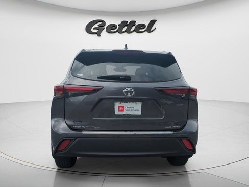 Used 2024 Toyota Highlander XLE AWD/4WD image 6