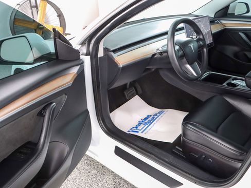 Used 2022 Tesla Model 3 Long Range image 3