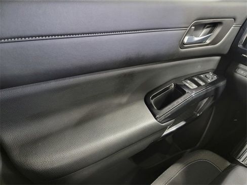 Used 2022 Nissan Pathfinder SV image 32