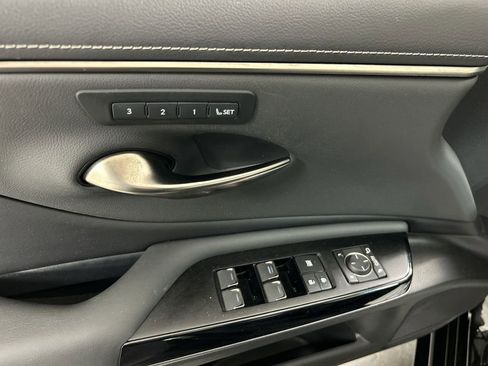 Used 2022 Lexus ES 350 w/ Premium Package image 11