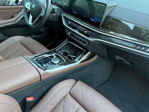 Certified 2024 BMW X7 xDrive40i w/ Premium Package image 21