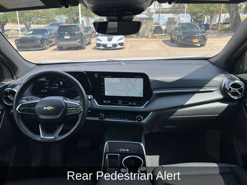 Used 2025 Chevrolet Equinox LT w/ Convenience Package II FWD image 12