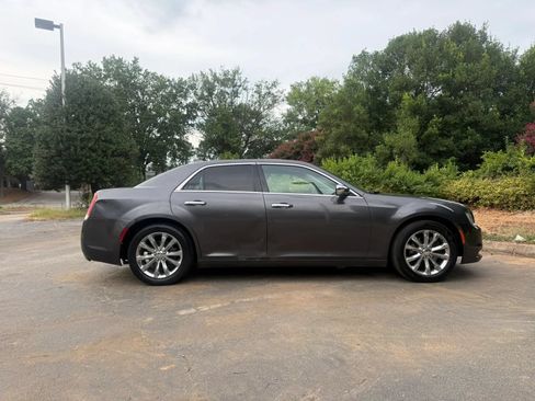 Used 2018 Chrysler 300 Limited AWD/4WD image 5