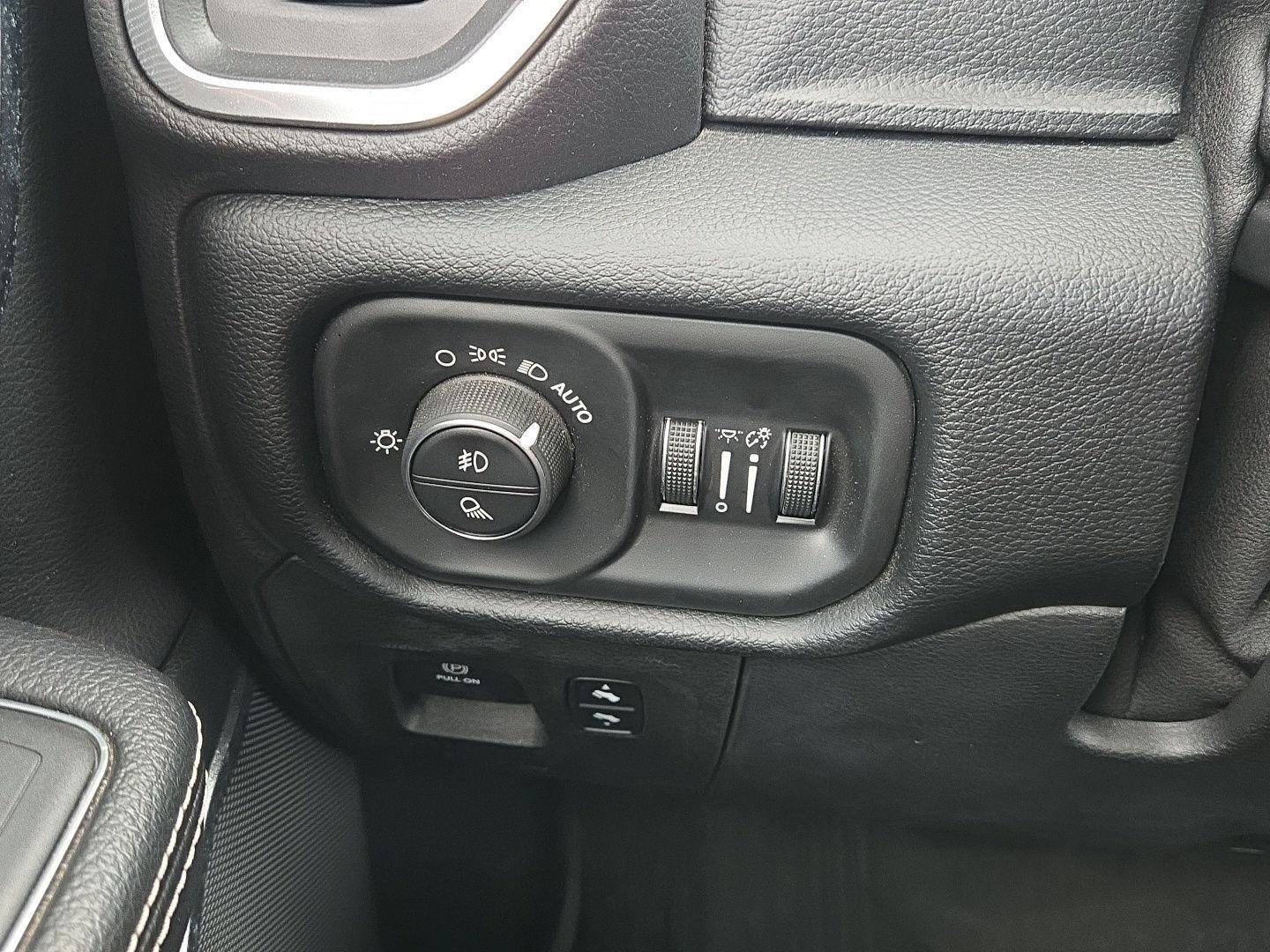 Used 2019 RAM 1500 Laramie AWD/4WD image 22