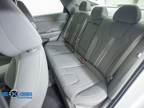 Used 2024 Hyundai Elantra SEL w/ Convenience Package FWD image 31