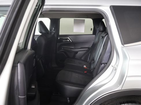 Used 2024 Mitsubishi Outlander SE FWD image 29
