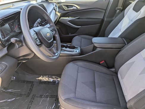 Used 2025 Chevrolet Trax LS image 23