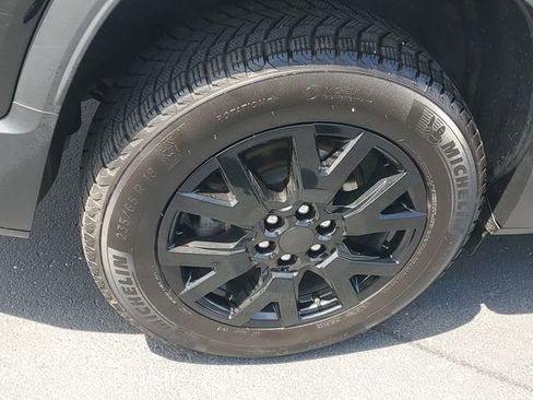 Certified 2022 GMC Acadia SLE w/ LPO, Cargo Package AWD/4WD image 5