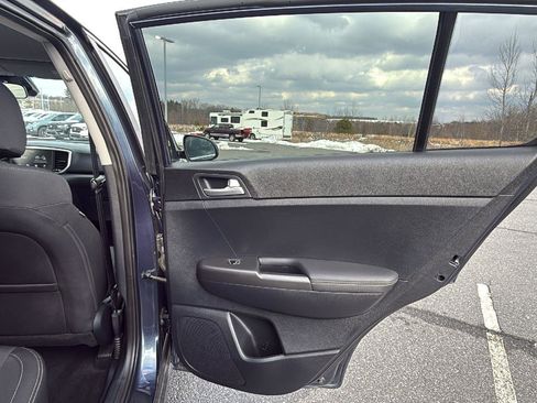 Used 2022 Kia Sportage LX image 19