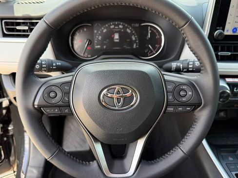 Used 2025 Toyota RAV4 XLE Premium image 18