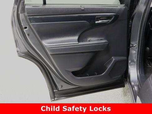 Used 2024 Toyota Highlander XLE image 28