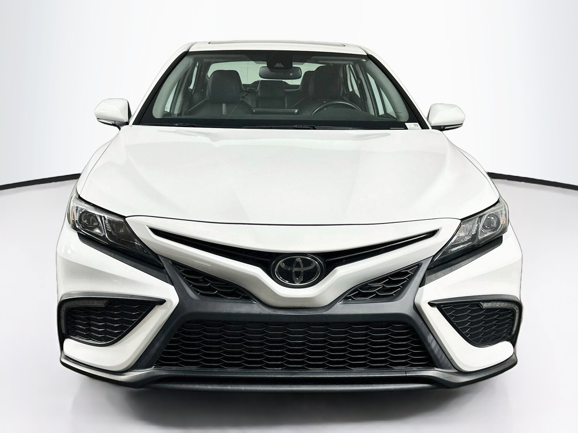 Used 2022 Toyota Camry SE w/ Audio Upgrade Package FWD image 2