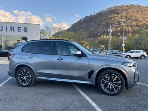 Used 2024 BMW X5 xDrive40i w/ M Sport Package image 4
