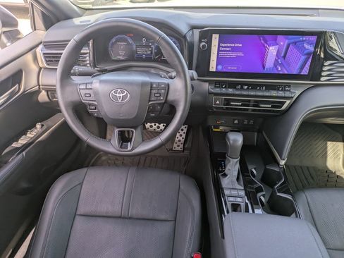 Used 2025 Toyota Camry XSE FWD image 18