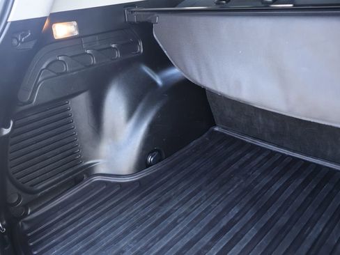 Used 2018 Toyota RAV4 LE w/ All Weather Liner Package image 33