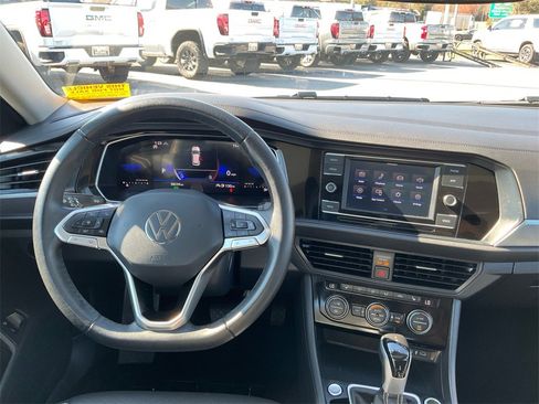 Used 2024 Volkswagen Jetta SE image 25