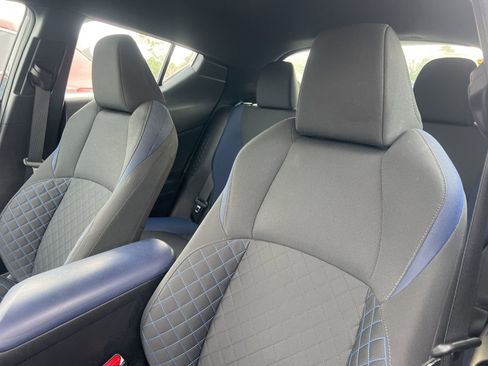 Used 2021 Toyota C-HR XLE image 5