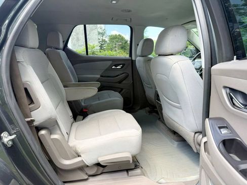 Used 2019 Chevrolet Traverse LT FWD image 32
