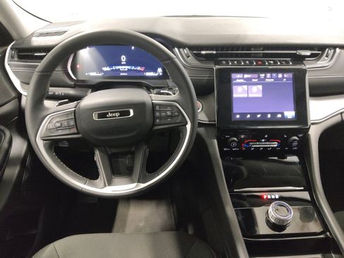 Used 2023 Jeep Grand Cherokee Laredo w/ Luxury Tech Group I AWD/4WD image 22