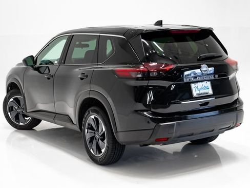 Used 2025 Nissan Rogue SV FWD image 27