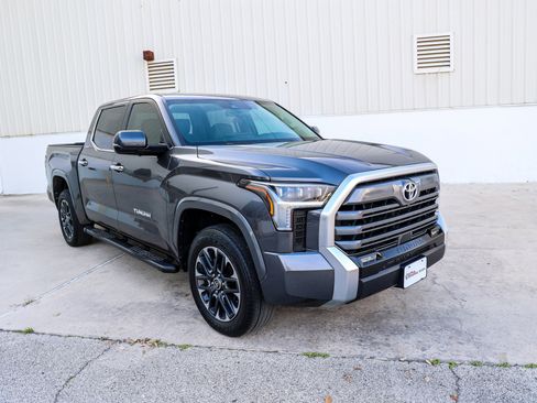 Used 2024 Toyota Tundra Limited AWD/4WD image 5