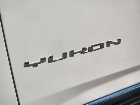 New 2026 GMC Yukon Elevation image 32