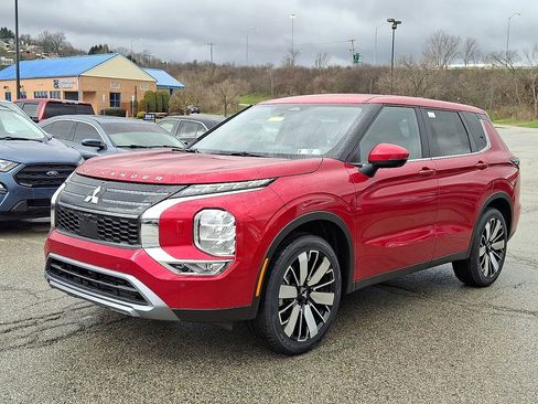 New 2026 Mitsubishi Outlander SE image 2