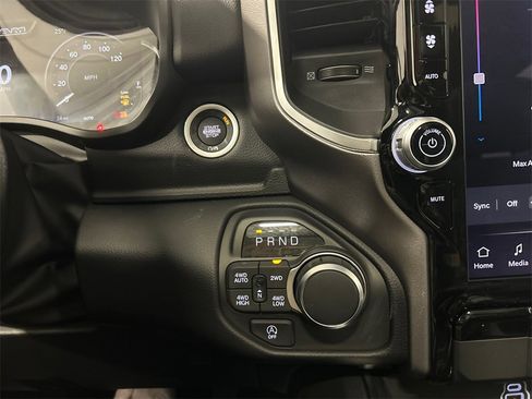 New 2026 RAM 1500 4x4 Crew Cab image 23
