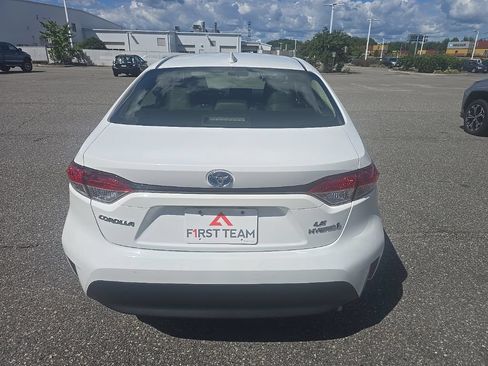Used 2024 Toyota Corolla LE w/ LE Convenience Package FWD image 6