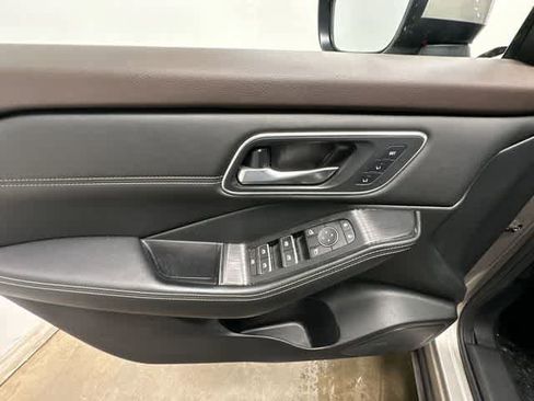 Used 2021 Nissan Rogue SL w/ Premium Package image 19