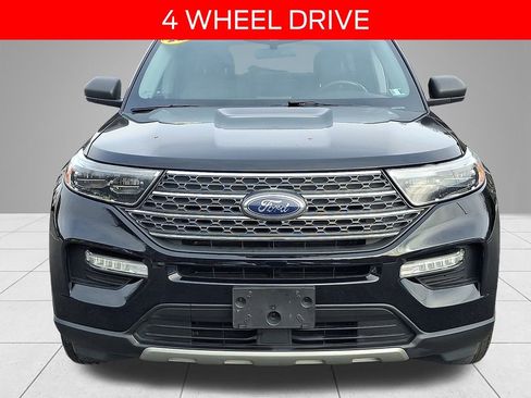 Used 2022 Ford Explorer XLT w/ Equipment Group 202A image 2