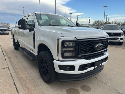 Used 2025 Ford F250 XLT w/ Black Appearance Package AWD/4WD image 2