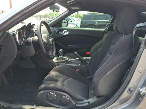 Used 2017 Nissan 370Z Coupe RWD image 13