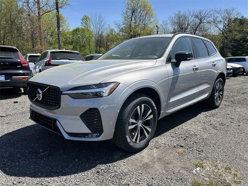 New 2025 Volvo XC60 B5 Core w/ Climate Package image 4